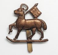 WW2 THE QUEENS ROYAL REGIMENT CAP BADGE