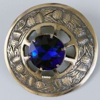 Plaid Broach, Blue glass in center, Bronskleurig, 8 cm